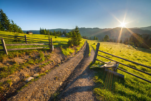 Fototapete Sonnenaufgang am Berg