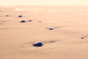 Fototapete Kiesel im Sand